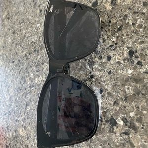 Womens after hours quay sunglasses in like new condition